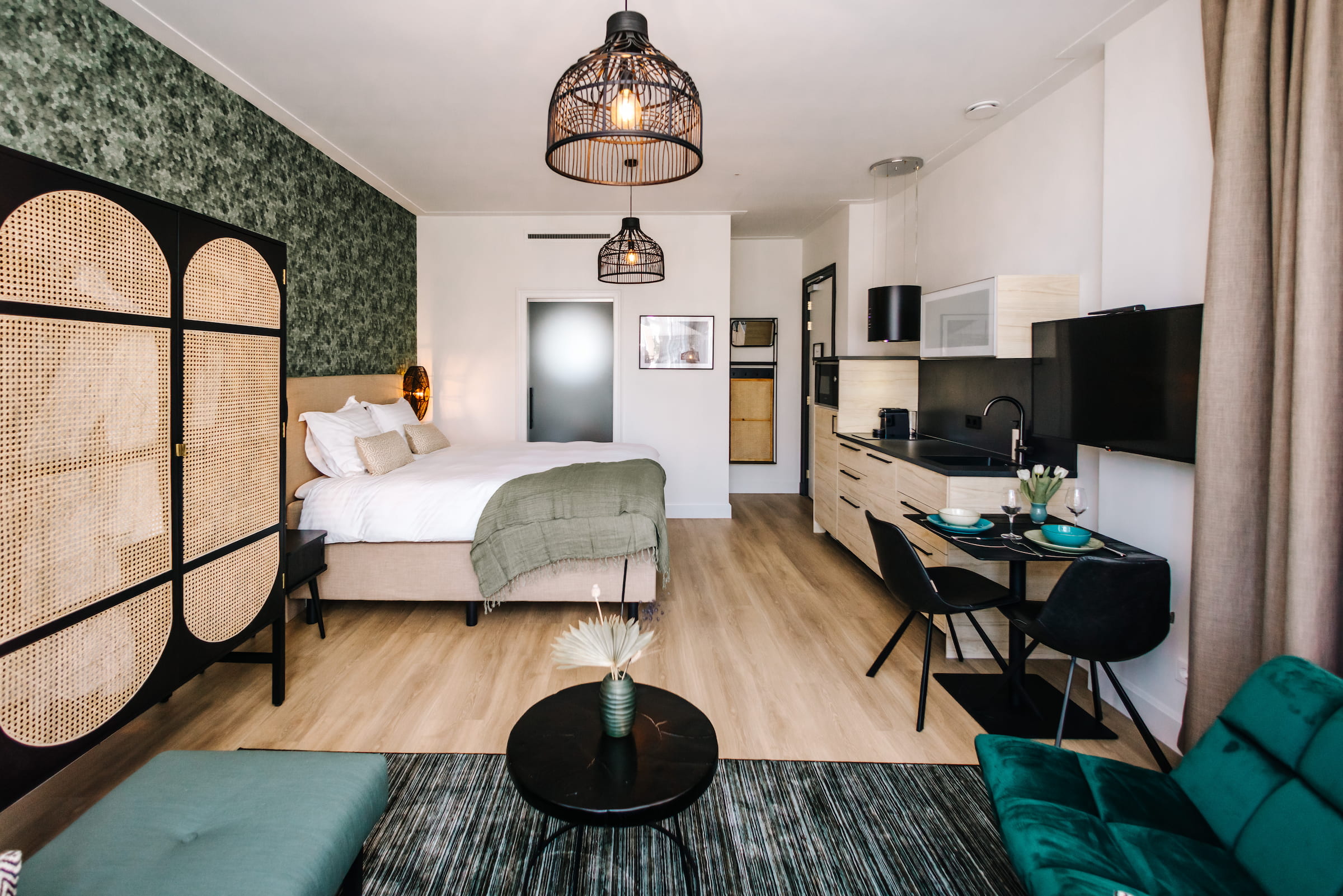 1. Pearl Racing Green Suite foto 1