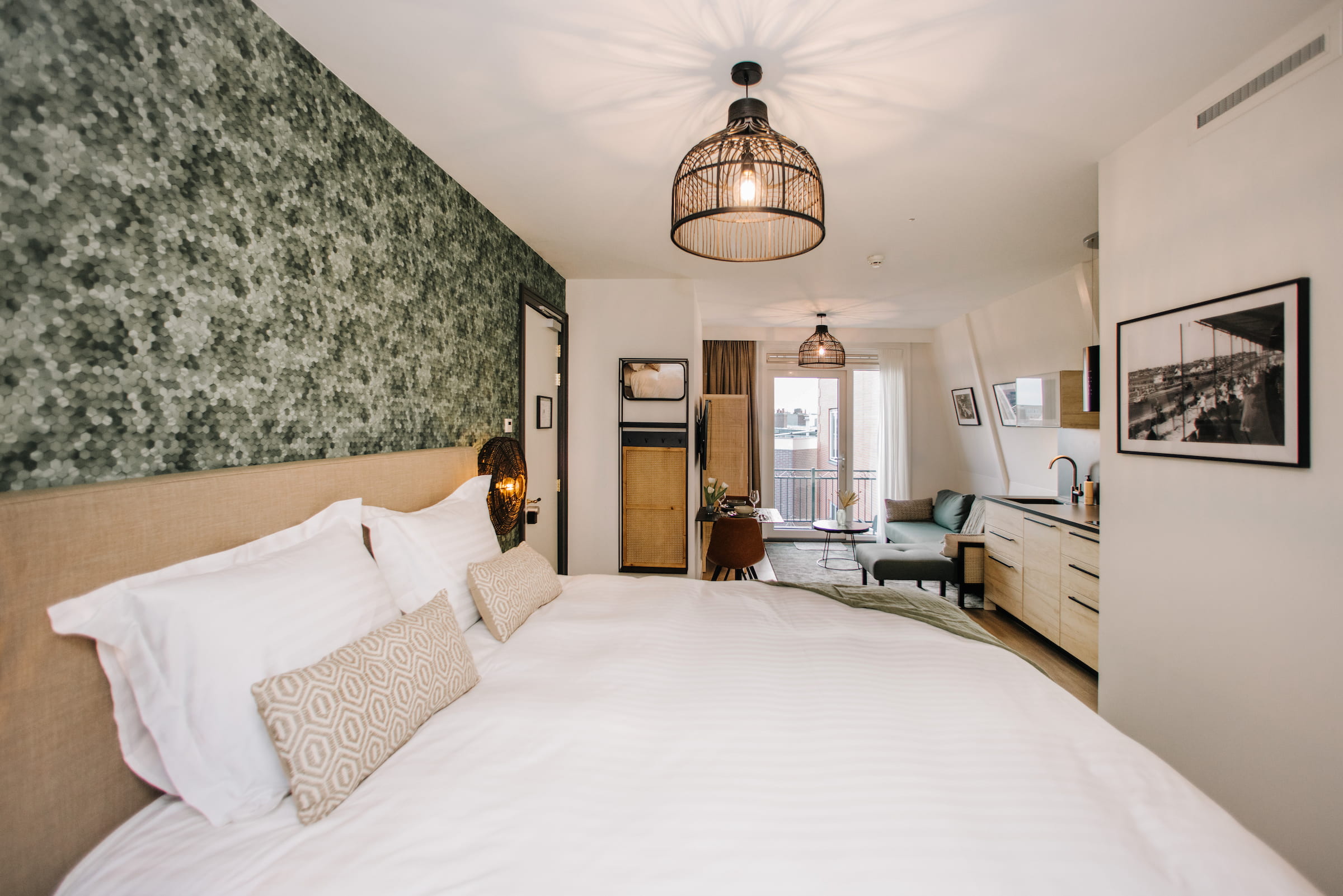 6.Premium Racing Green Suite